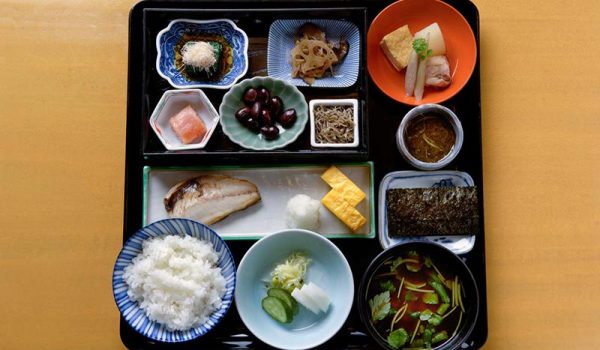 غذا در ظرفهای مختلف به روش ژاپنی برای سیر شدن چشم