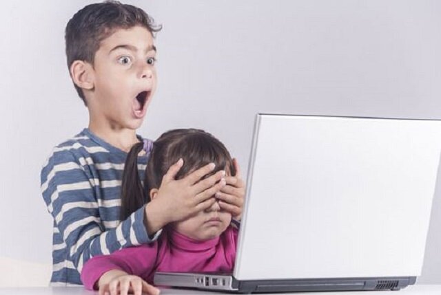 کودک را از اخبار تنش زا دور نگه دارید